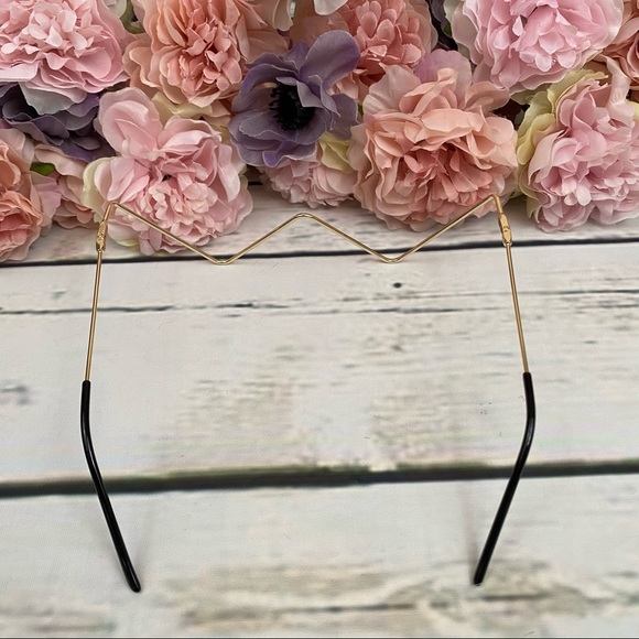 Avant Garde Triangular Gold Frame Lensless Glasses - Picture 10 of 16